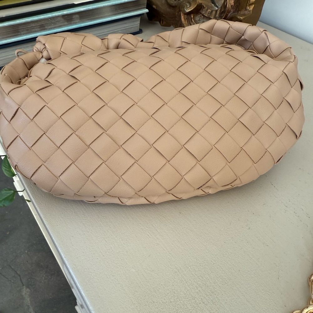 Woven Headband-Style Shoulder Bag in Pale Blush Beige comes with chain - Picture 4 of 6